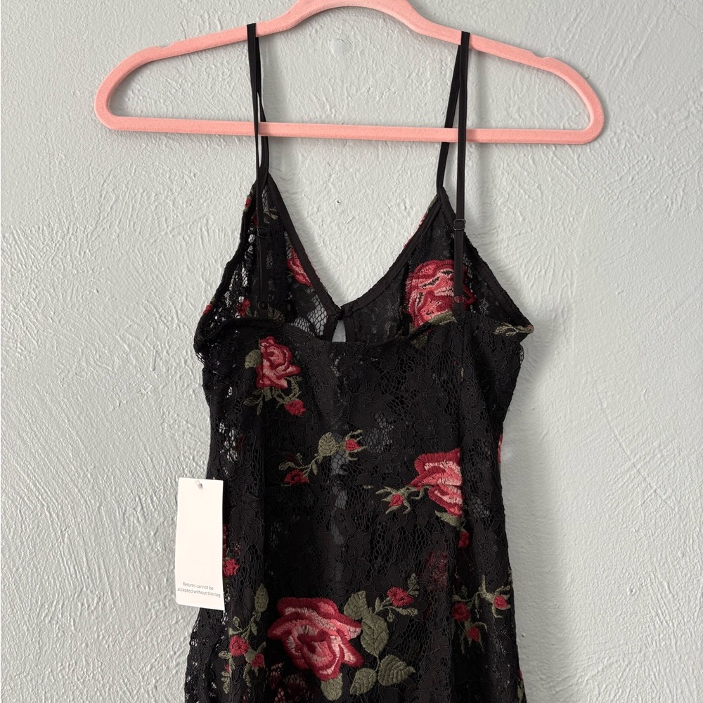 TOBI BLACK ROSE LACE DRESS - Picture 5 of 7